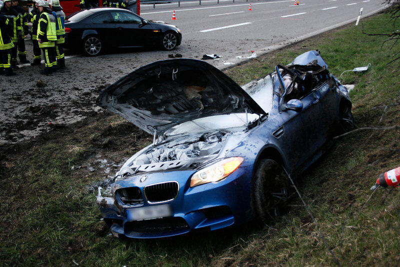 Name:  m5accident1.jpg
Views: 205393
Size:  137.5 KB