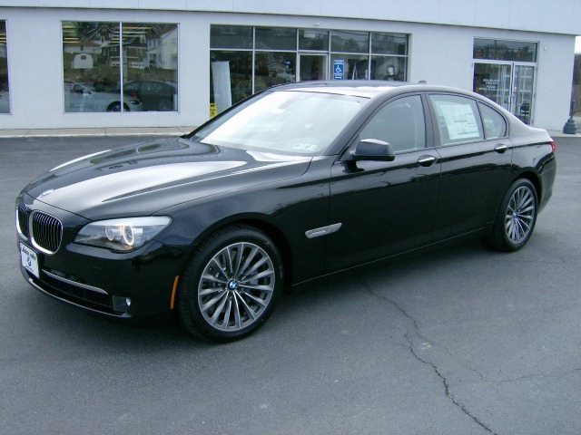 Name:  18048-2009-BMW-750i.jpg
Views: 7552
Size:  86.1 KB