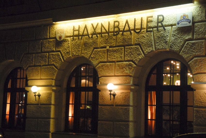Name:  Haxnbauer im Scholastikahaus .jpg
Views: 11973
Size:  412.3 KB