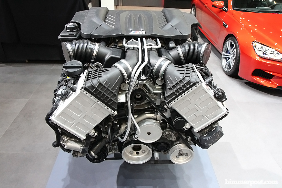 Двигатели b s. S63 мотор БМВ. BMW m5 f90 мотор. BMW m5 f90 engine. БМВ м5 ф10 мотор.